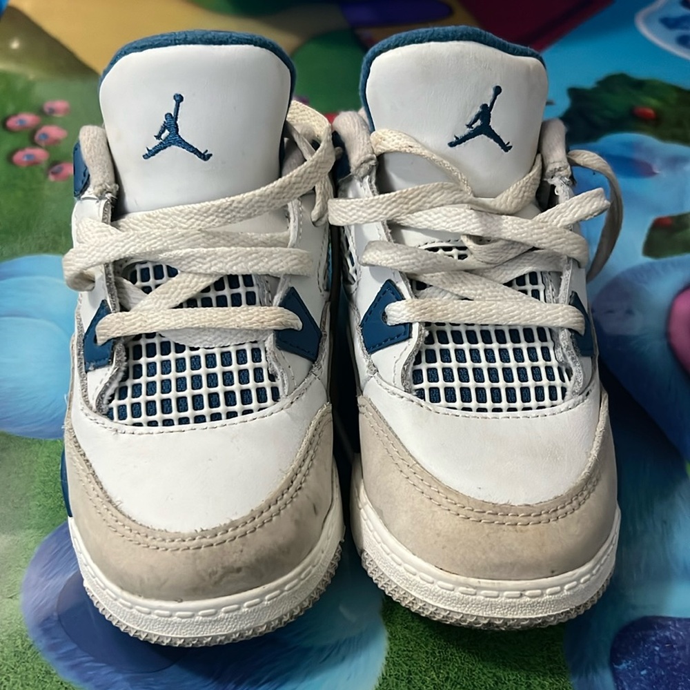 AIR JORDANS (BARELY WORN)